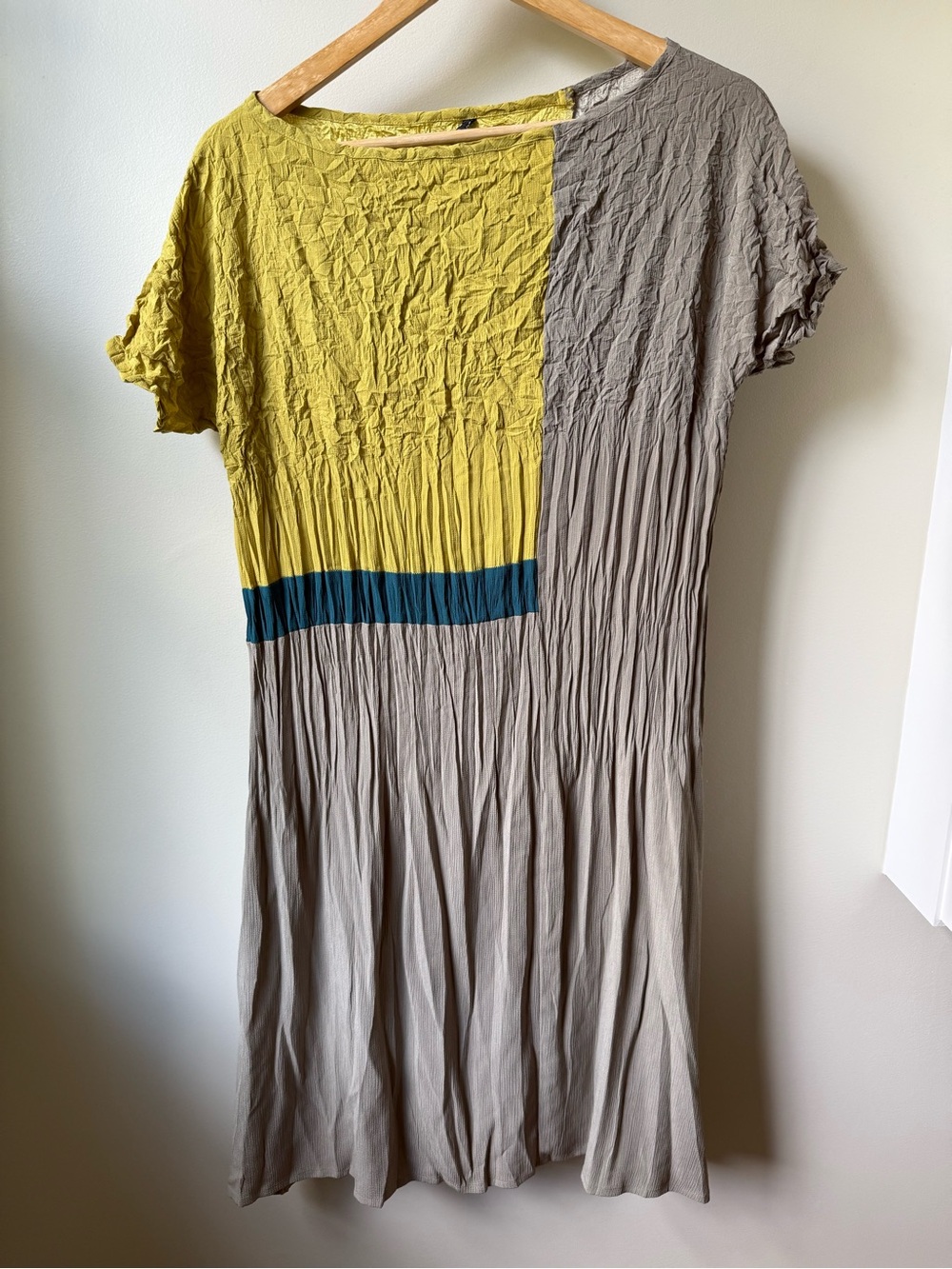 BABETTE Colorblock Textured Crinkle Dress Midi Artsy Modern Pleated Travel XS